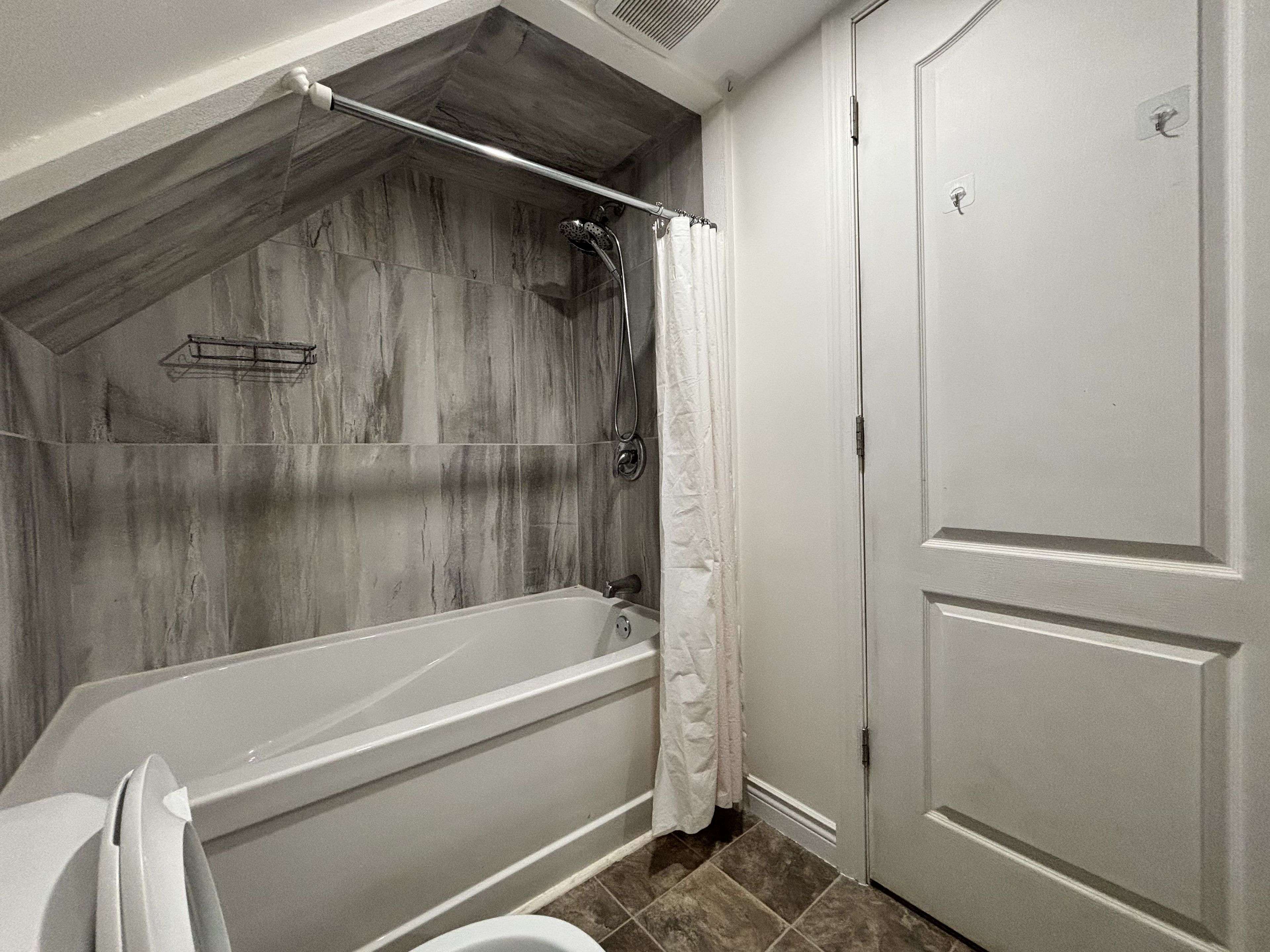 1091 Highland Ave AVE #1, Windsor, ON N9A 1R6