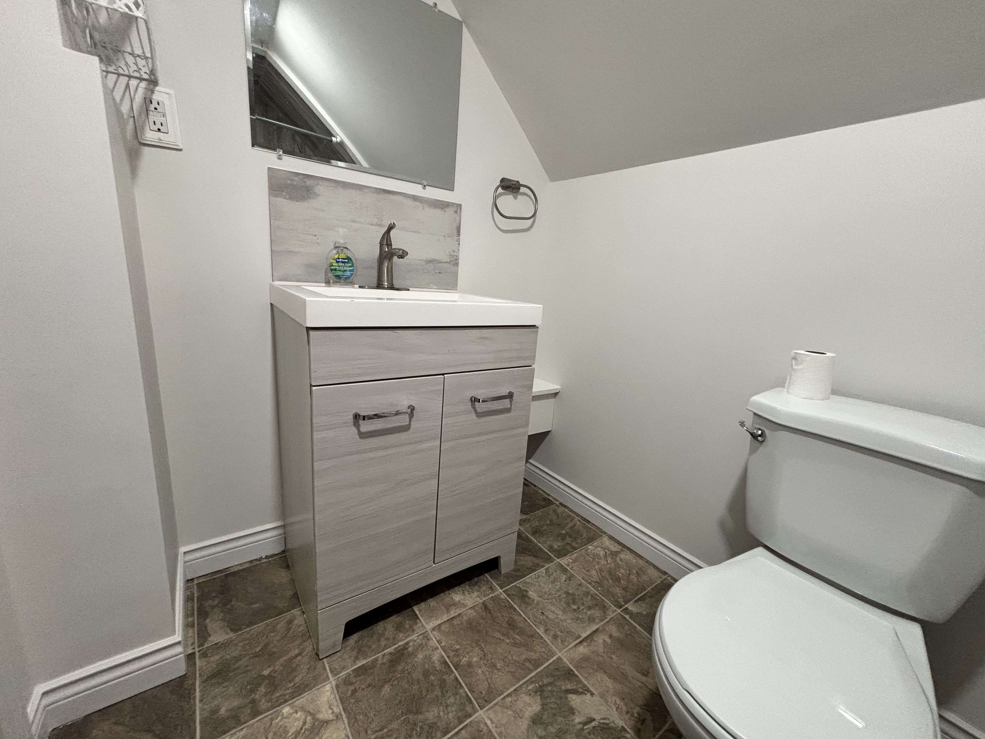 1091 Highland Ave AVE #1, Windsor, ON N9A 1R6