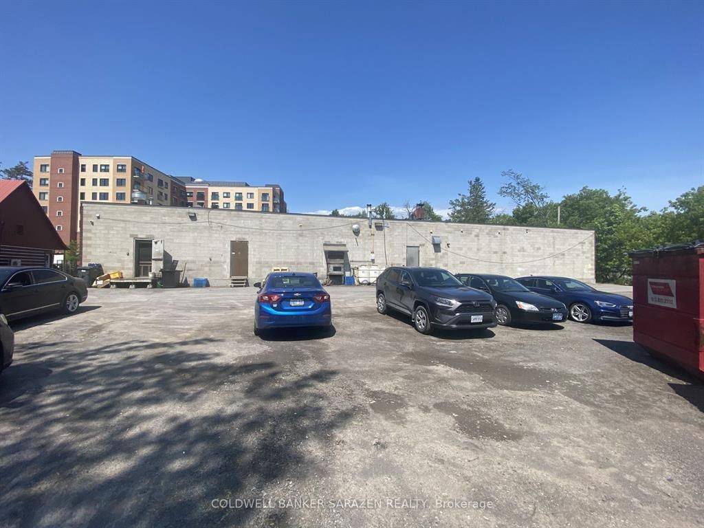 461 Donald B Munro DR, Carp - Huntley Ward, ON K0A 1L0