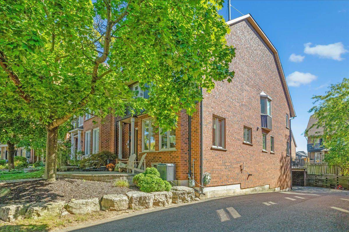 44 Sunvale PL, Hamilton, ON L8E 4Z7