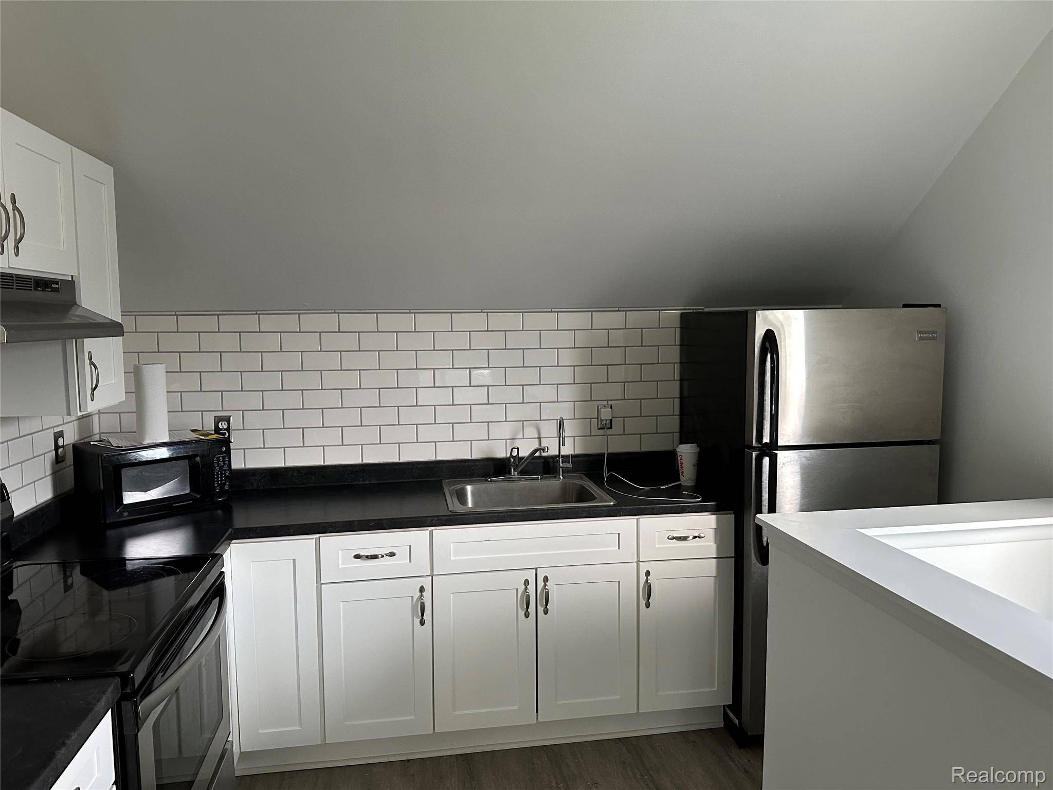 744 E Sibley ST, Howell, MI 48843