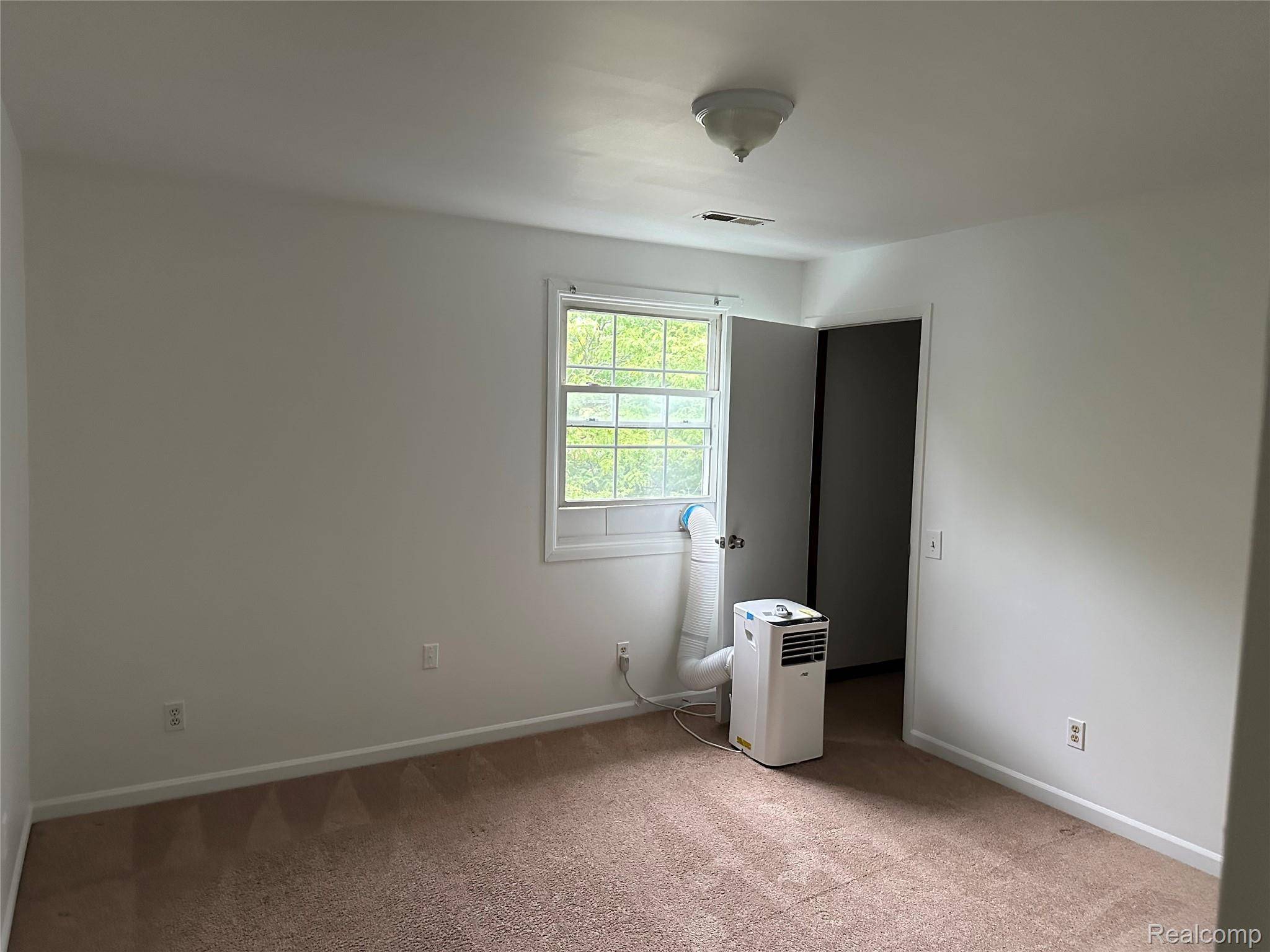 744 E Sibley ST, Howell, MI 48843