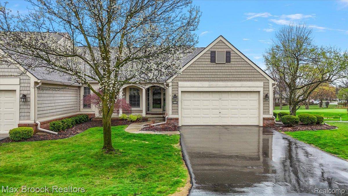 888 Tartan Trail, Bloomfield Hills, MI 48304