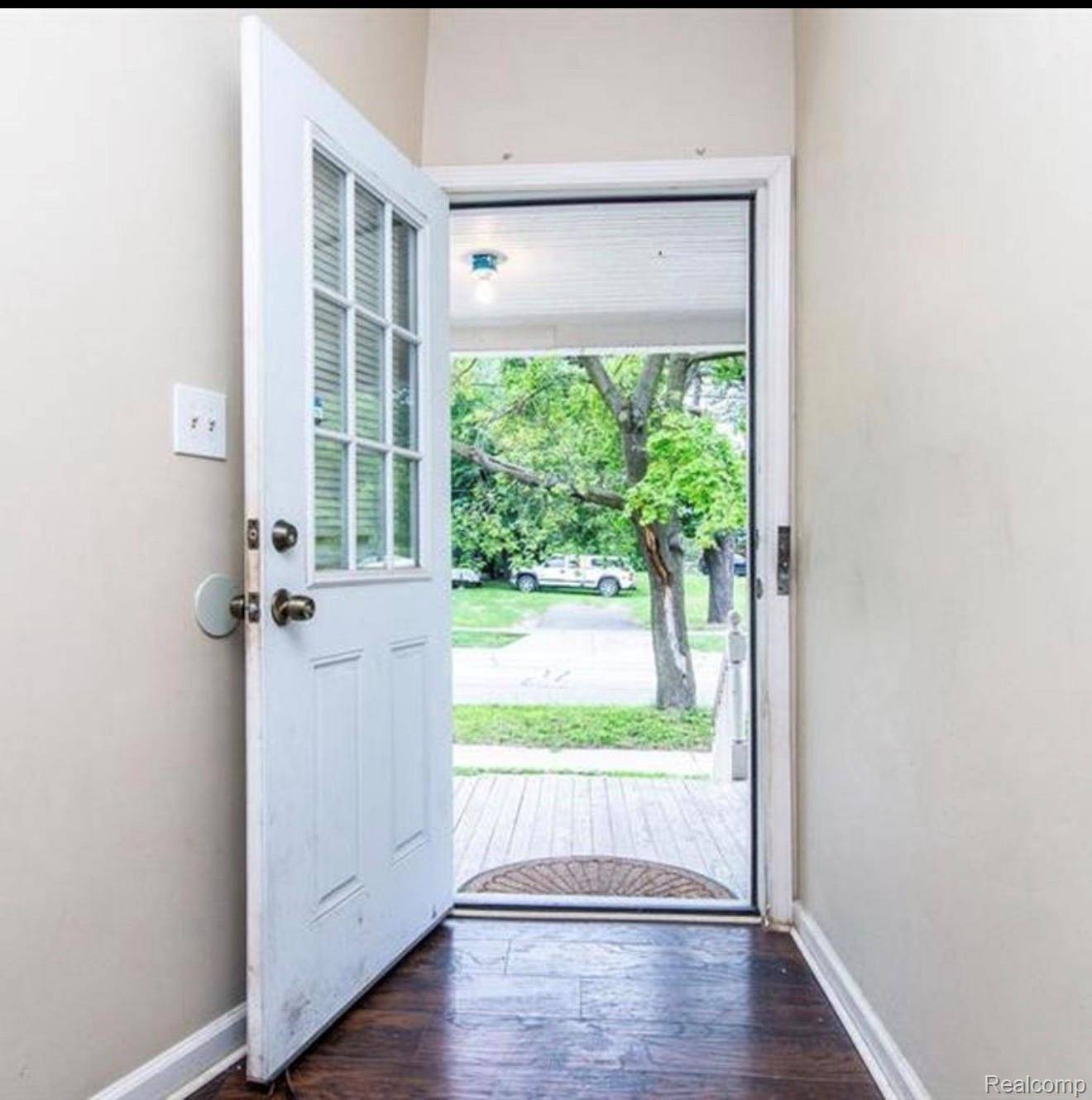 132 E Howard ST, Pontiac, MI 48342