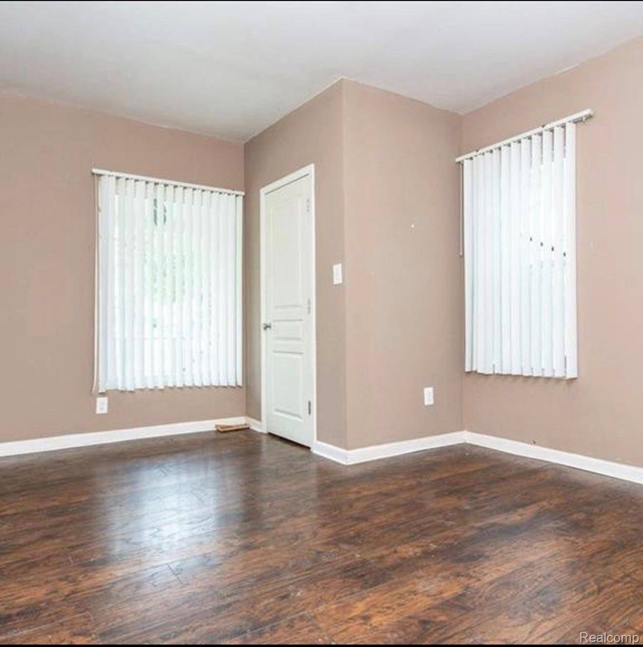 132 E Howard ST, Pontiac, MI 48342