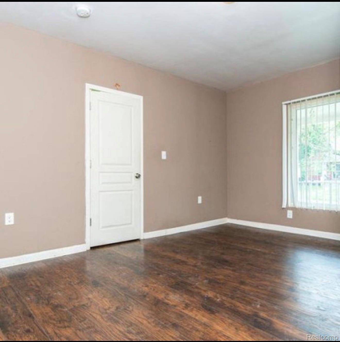 132 E Howard ST, Pontiac, MI 48342