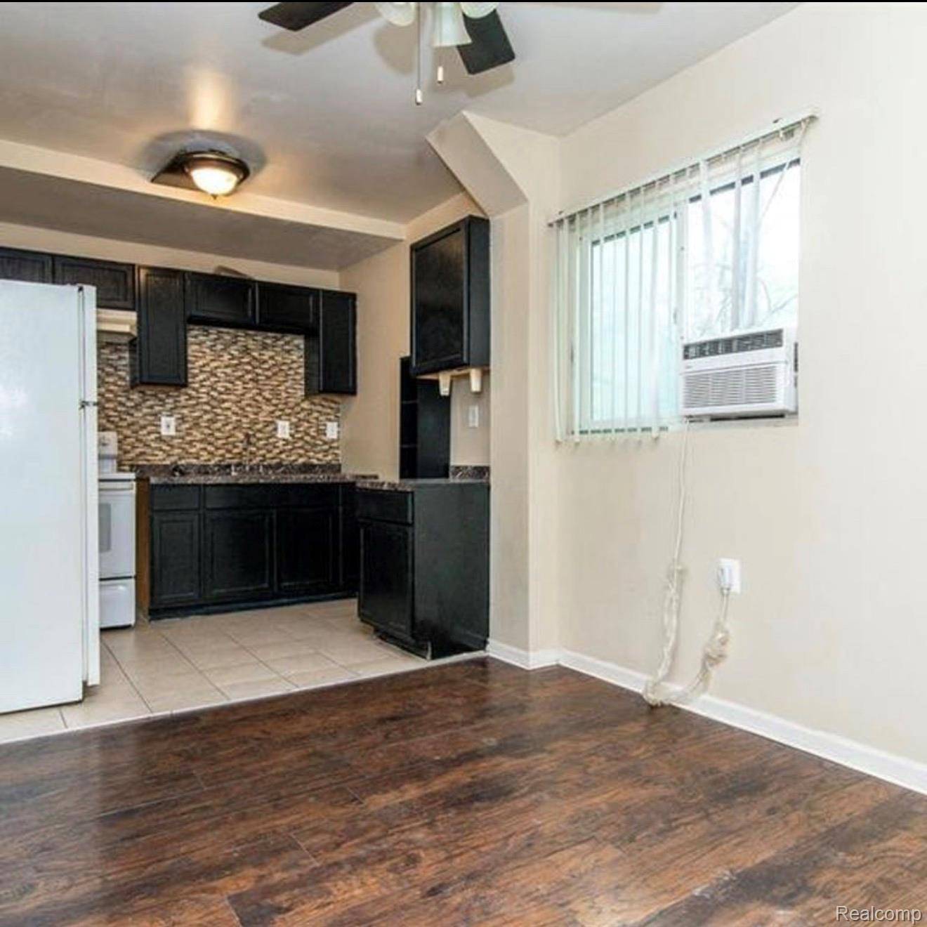 132 E Howard ST, Pontiac, MI 48342