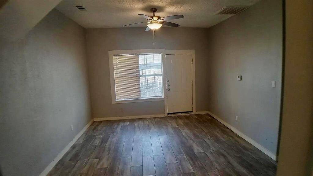 1509 W Page Avenue, Dallas, TX 75208