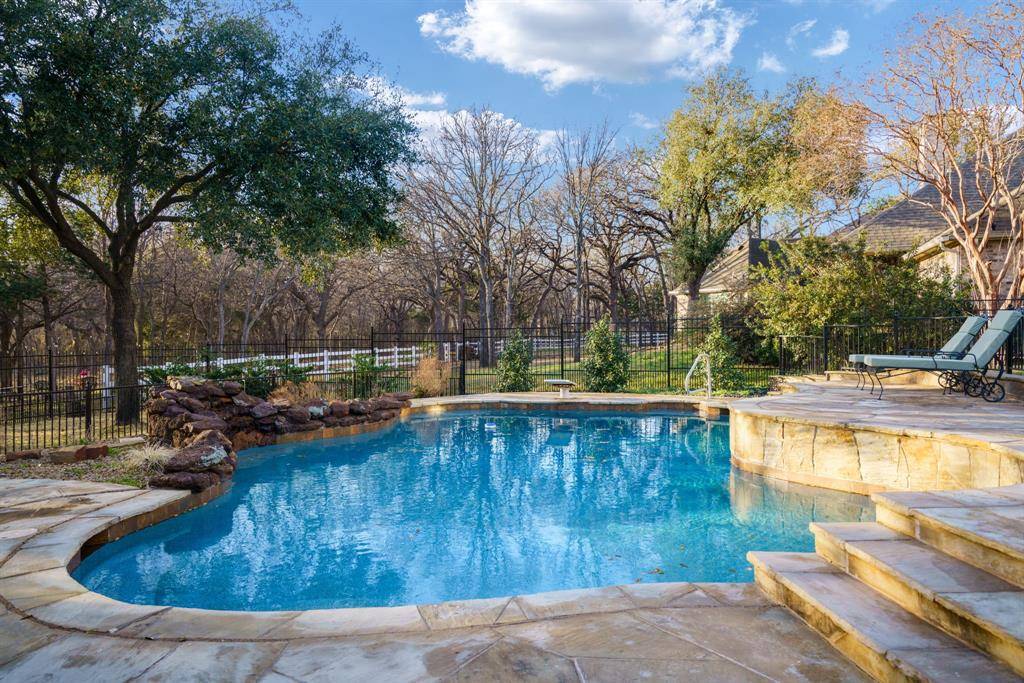 1130 Cogburn Court, Shady Shores, TX 76208