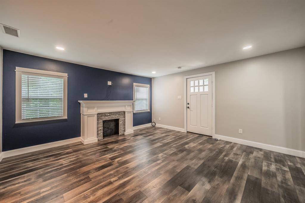 1015 Epenard Street, Dallas, TX 75211