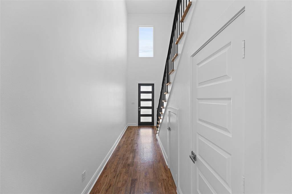 1320 Compton Street, Dallas, TX 75203