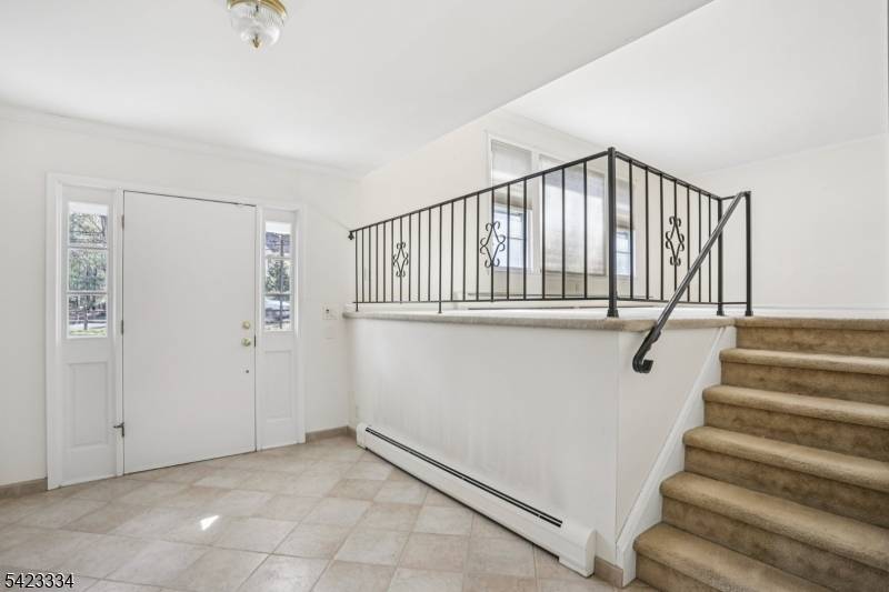 2 Eisenhower Rd, Closter Boro, NJ 07624