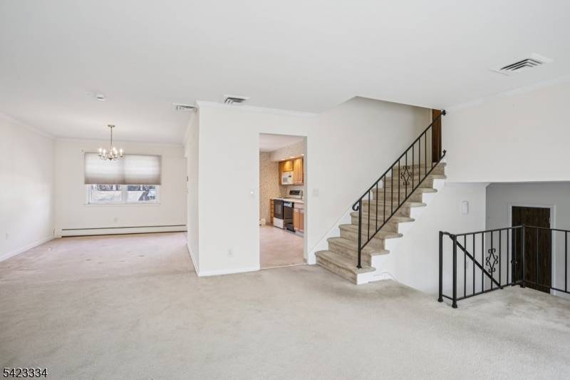 2 Eisenhower Rd, Closter Boro, NJ 07624