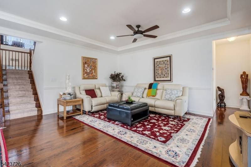 90 Schindler Ct, Franklin Twp., NJ 08873