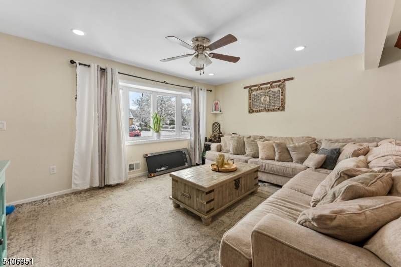 186 10Th Ave, Hawthorne Boro, NJ 07506