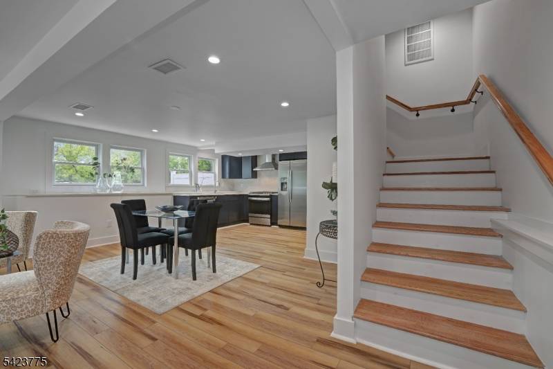 6 Brook St, Peapack Gladstone Boro, NJ 07977