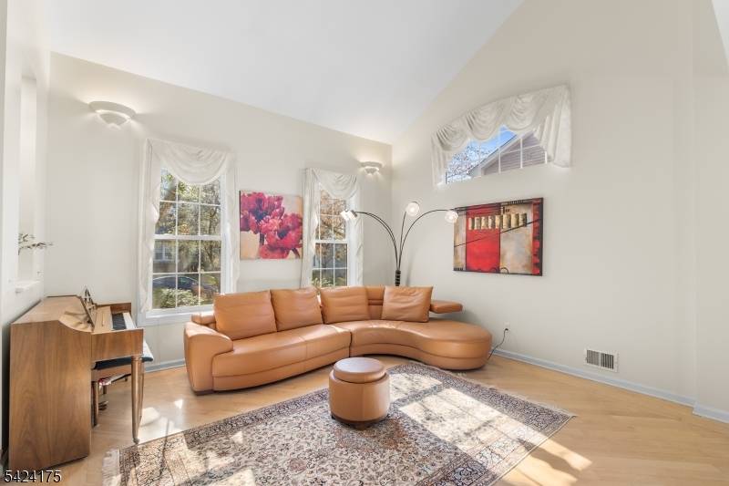 70 Hartley Ln, Bernards Twp., NJ 07920