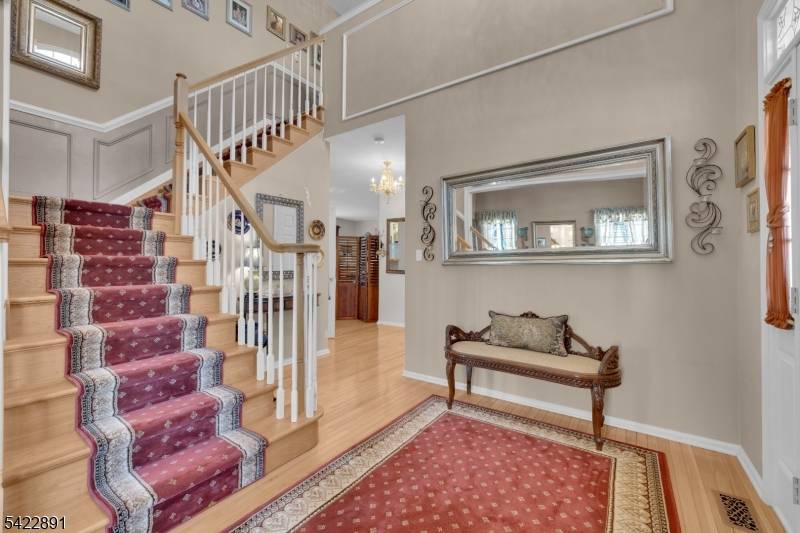 33 Pony Ln, Raritan Twp., NJ 08822