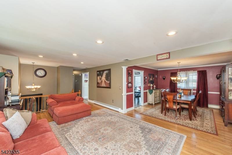 33 Lawrence Rd, Randolph Twp., NJ 07869