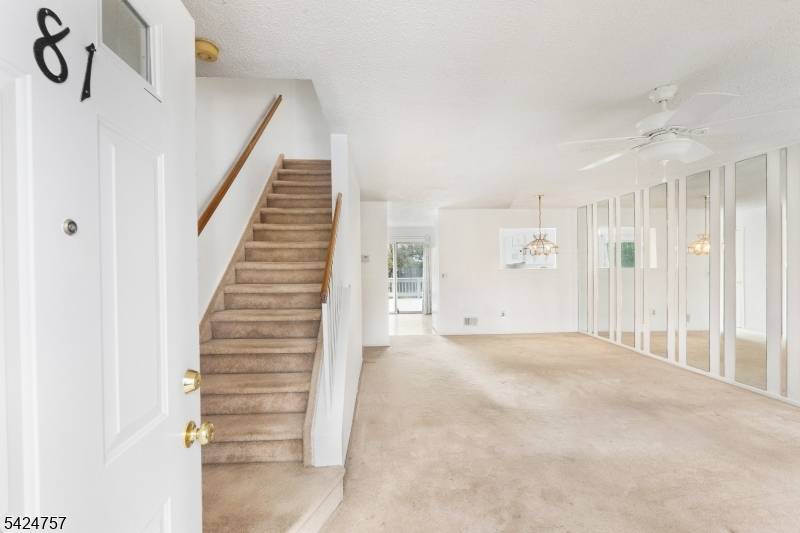 81 Woodland Dr, Roselle Boro, NJ 07203