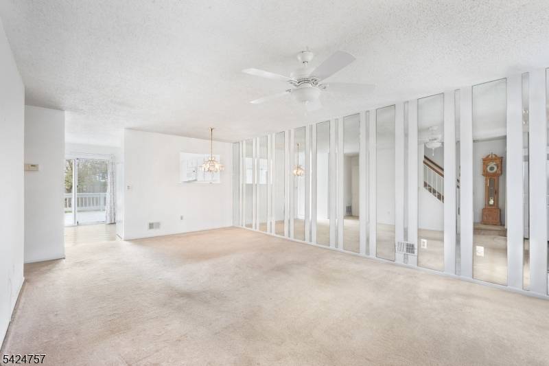 81 Woodland Dr, Roselle Boro, NJ 07203