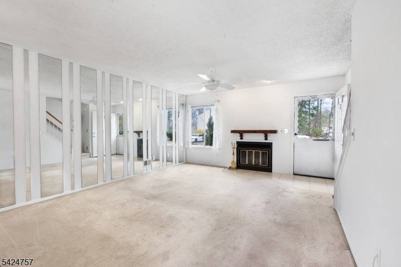 81 Woodland Dr, Roselle Boro, NJ 07203