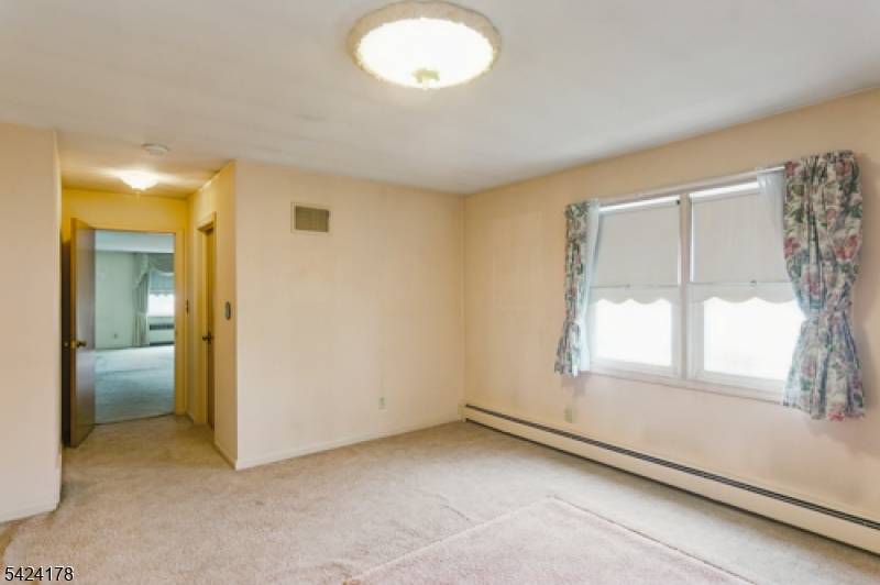 2100 Orchard Ter, Linden City, NJ 07036