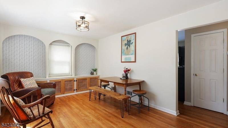 333 Giles Ave, Middlesex Boro, NJ 08846