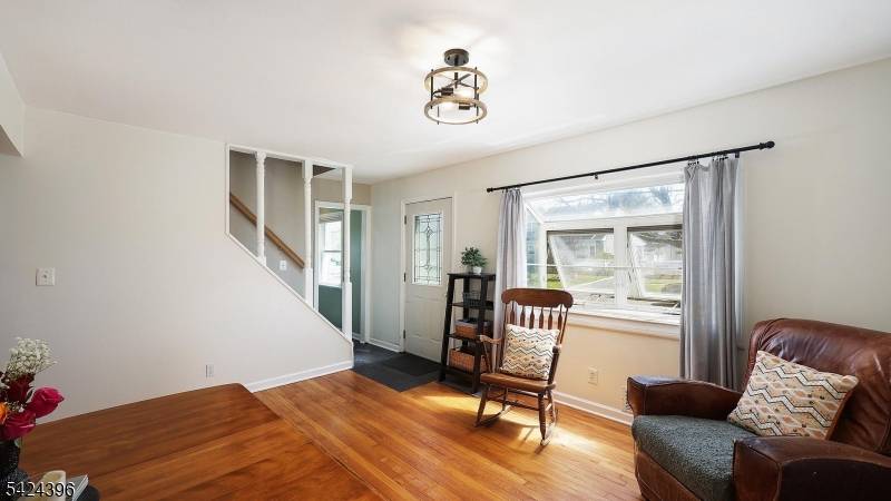 333 Giles Ave, Middlesex Boro, NJ 08846