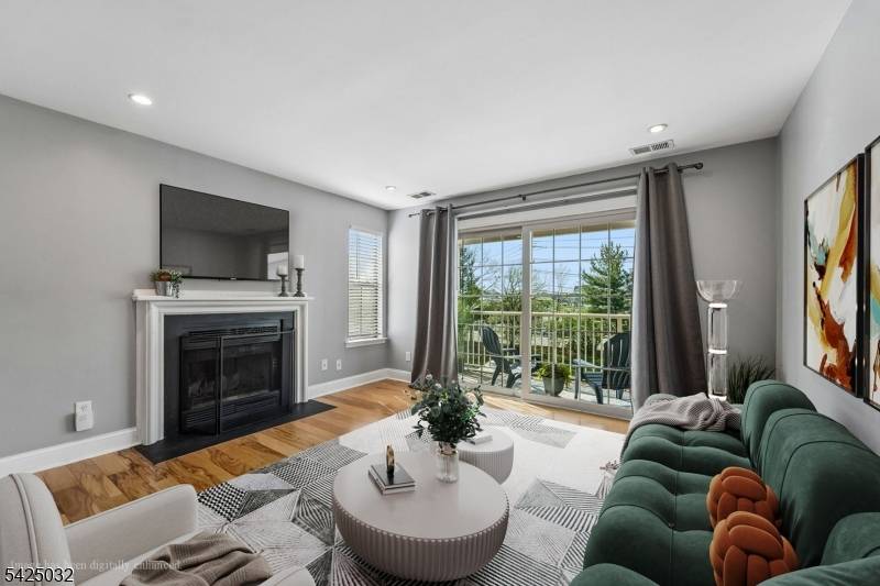 21 LEAR CT. #21, East Brunswick Twp., NJ 08816