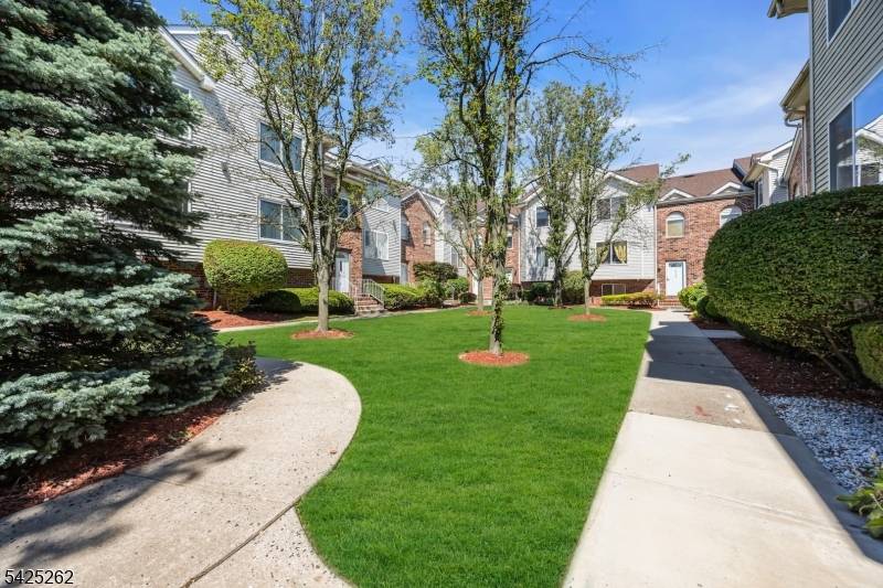 303 Holly Dr, Perth Amboy City, NJ 08861