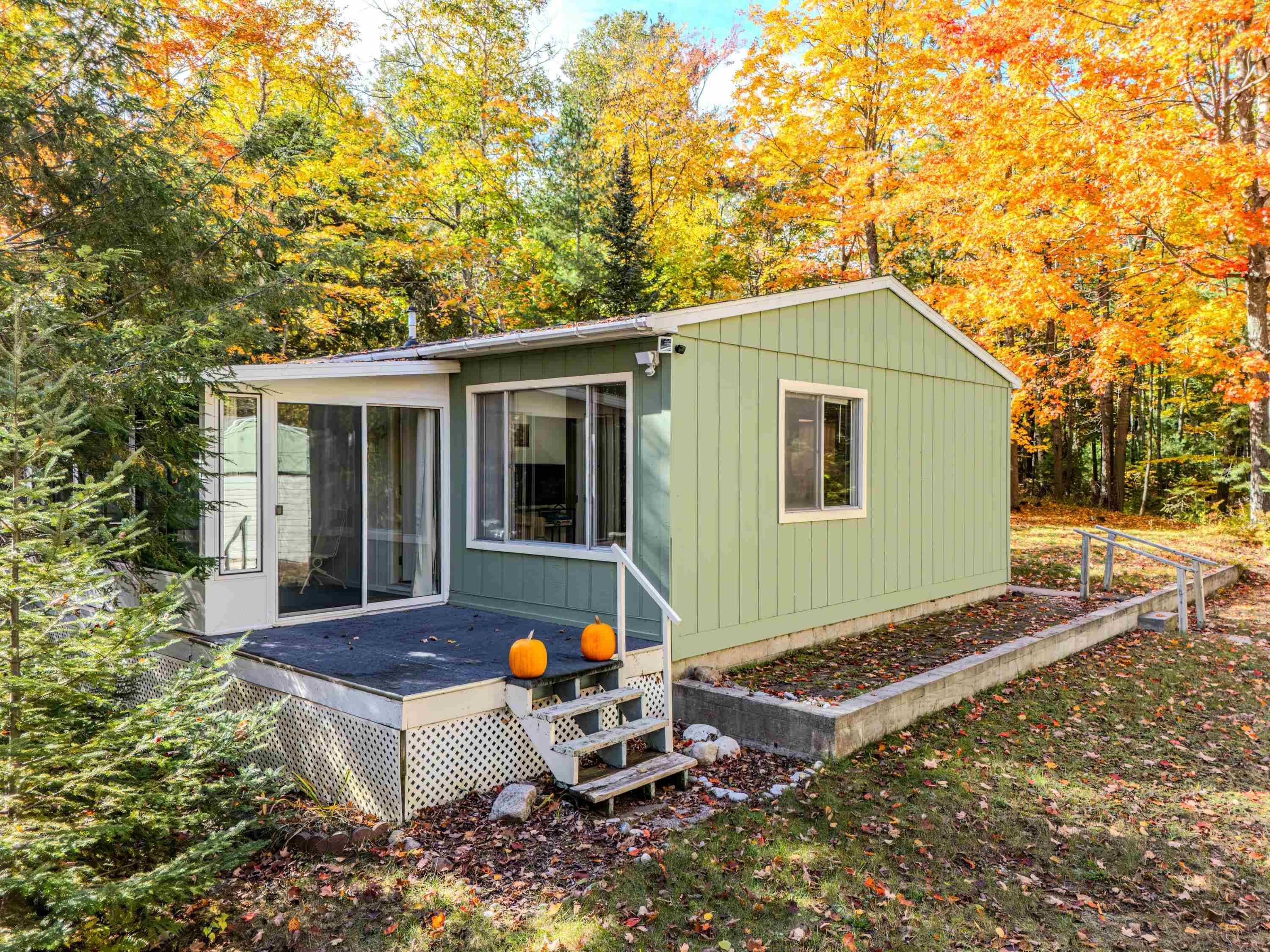 10835 N Shore DR, Leelanau Twp, MI 49670