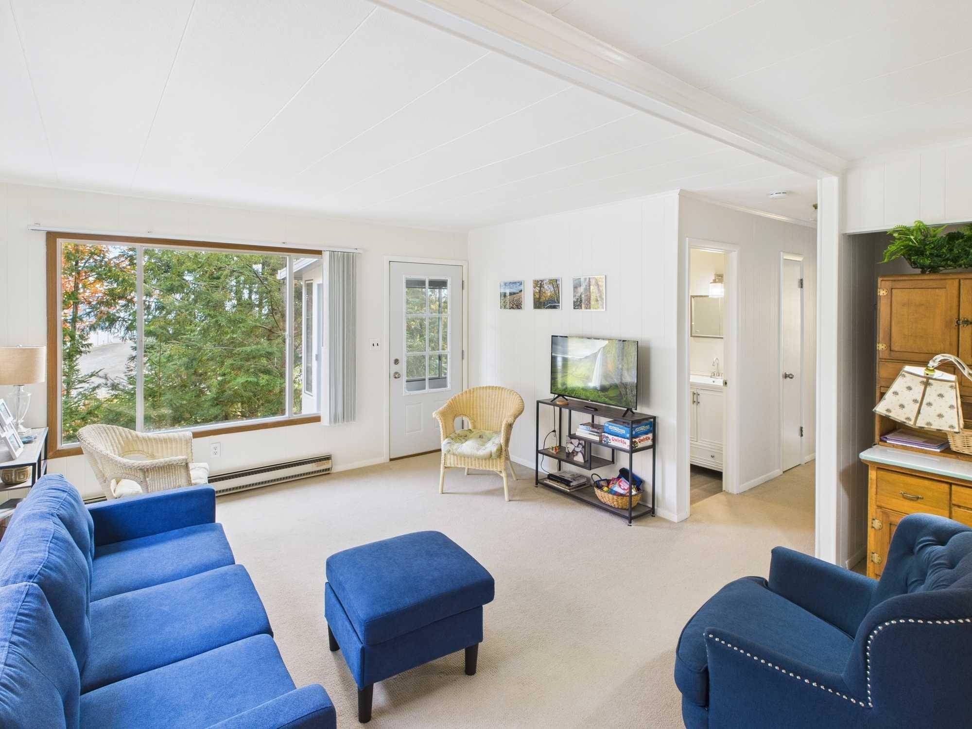 10835 N Shore DR, Leelanau Twp, MI 49670