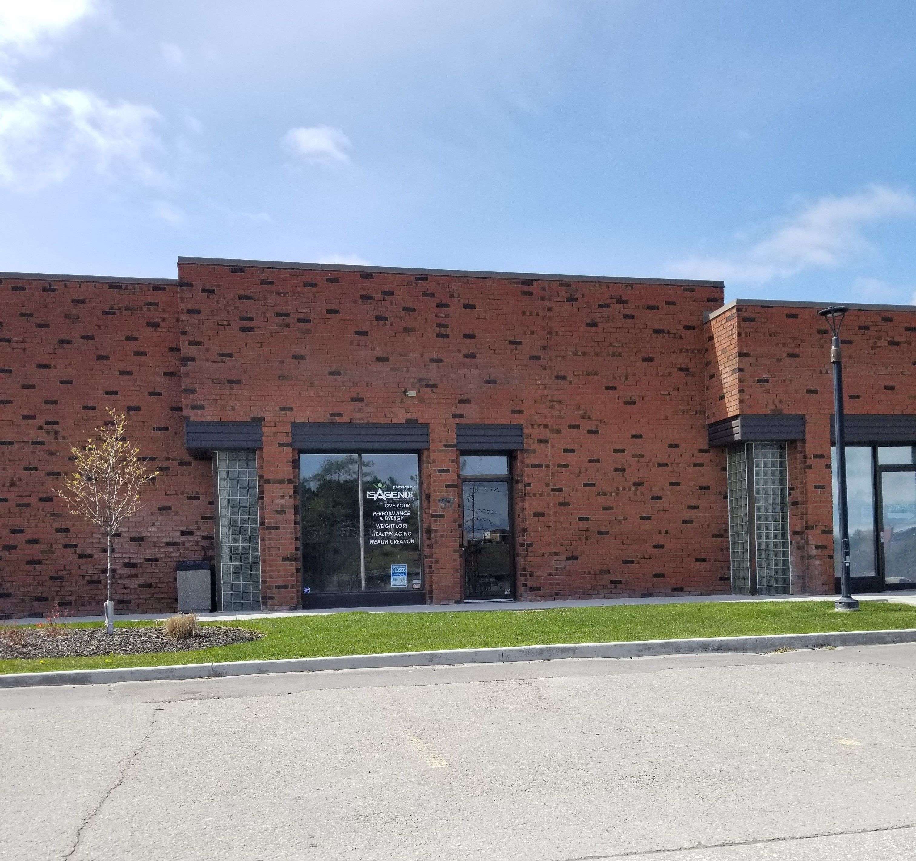 35 CEDAR POINTE DR #37, Barrie, ON L4N 5R7