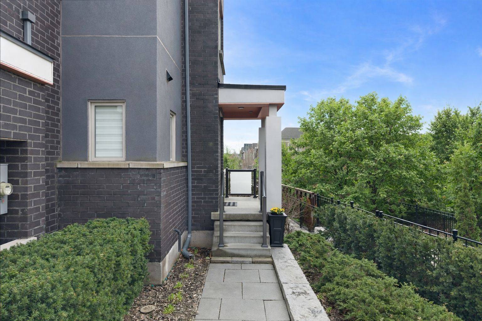3042 Creekshore Common #19, Oakville, ON L6M 0Y6
