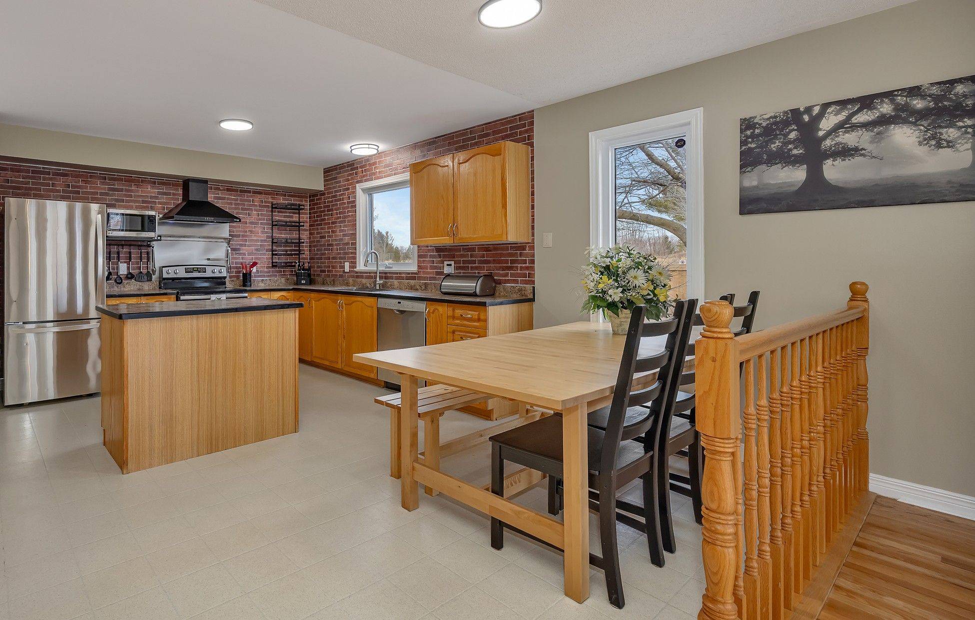 2 Newborough CRES, Barrhaven, ON K2G 6A2