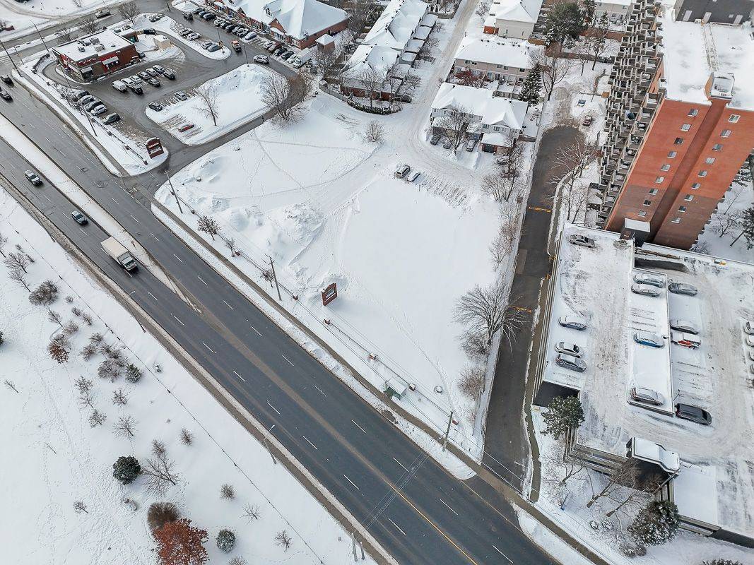 1230 Merivale RD, Carlington - Central Park, ON K2C 4C3