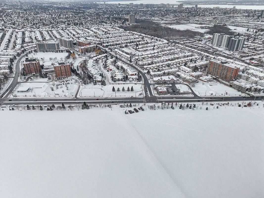 1230 Merivale RD, Carlington - Central Park, ON K2C 4C3