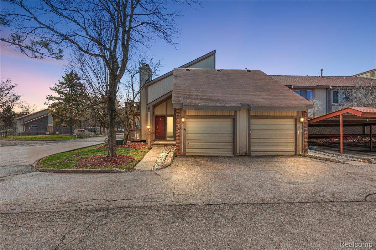 7361 Radcliff DR, West Bloomfield Charter Township, MI 48322