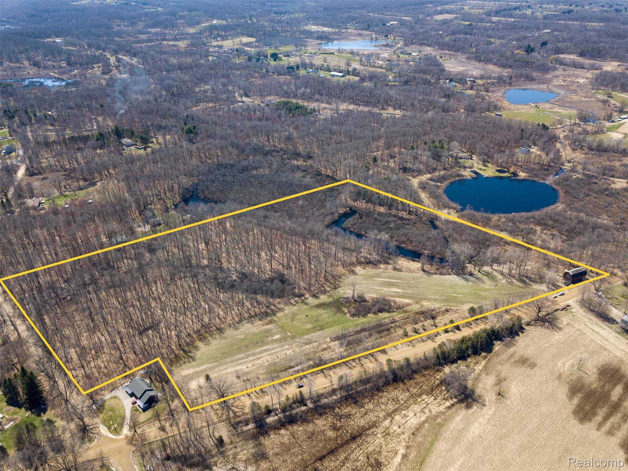 825 W Rose Center RD, Holly Township, MI 48442