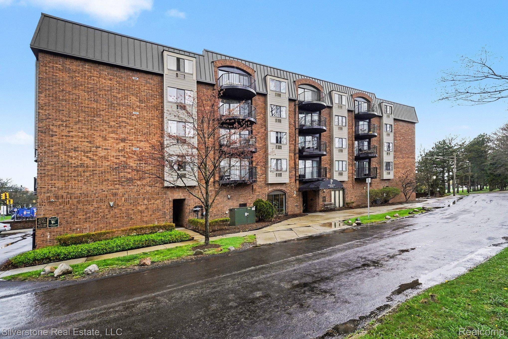 35300 Woodward AVE, Birmingham, MI 48009