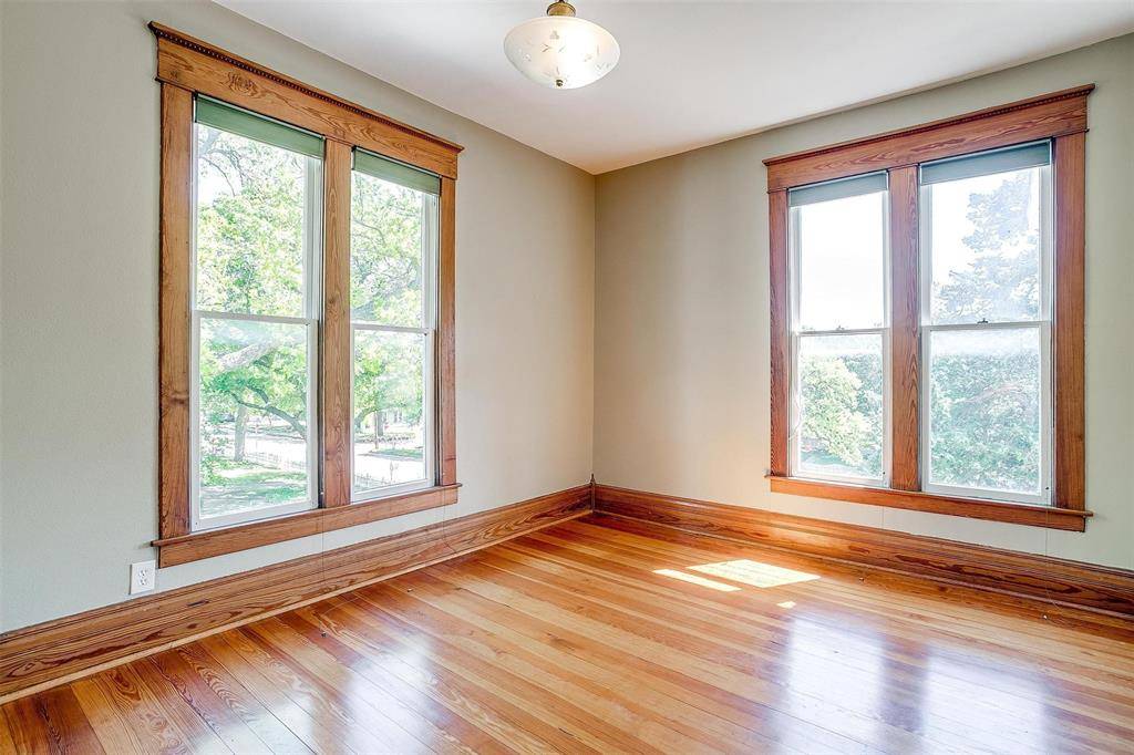 708 S Waco Street, Weatherford, TX 76086