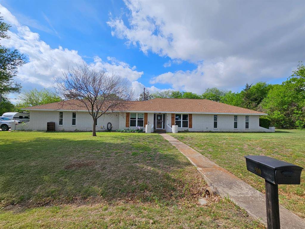 910 Panorama Loop, Waxahachie, TX 75165