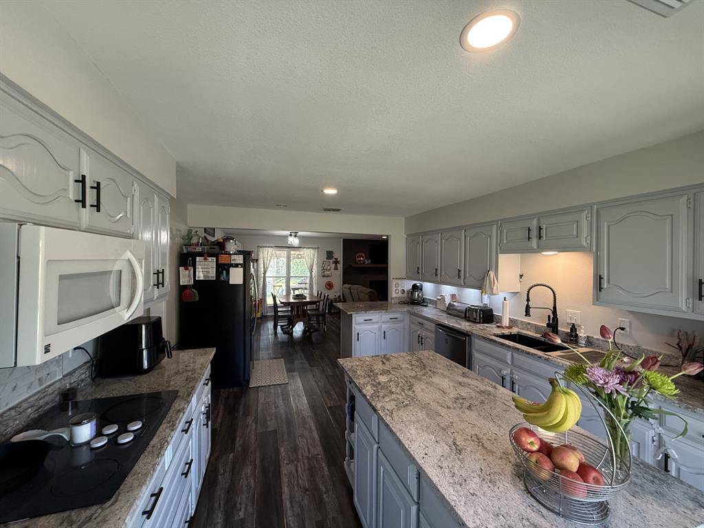 910 Panorama Loop, Waxahachie, TX 75165