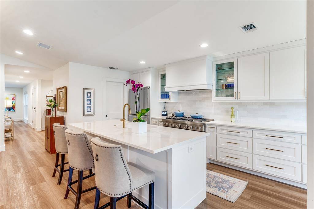 3740 Weeburn Drive, Dallas, TX 75229