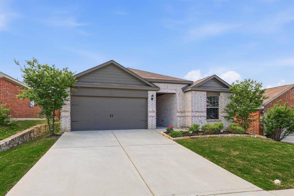 165 Bandana Circle, Newark, TX 76071