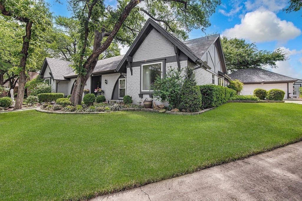 109 Oak Forest Trail, Euless, TX 76039