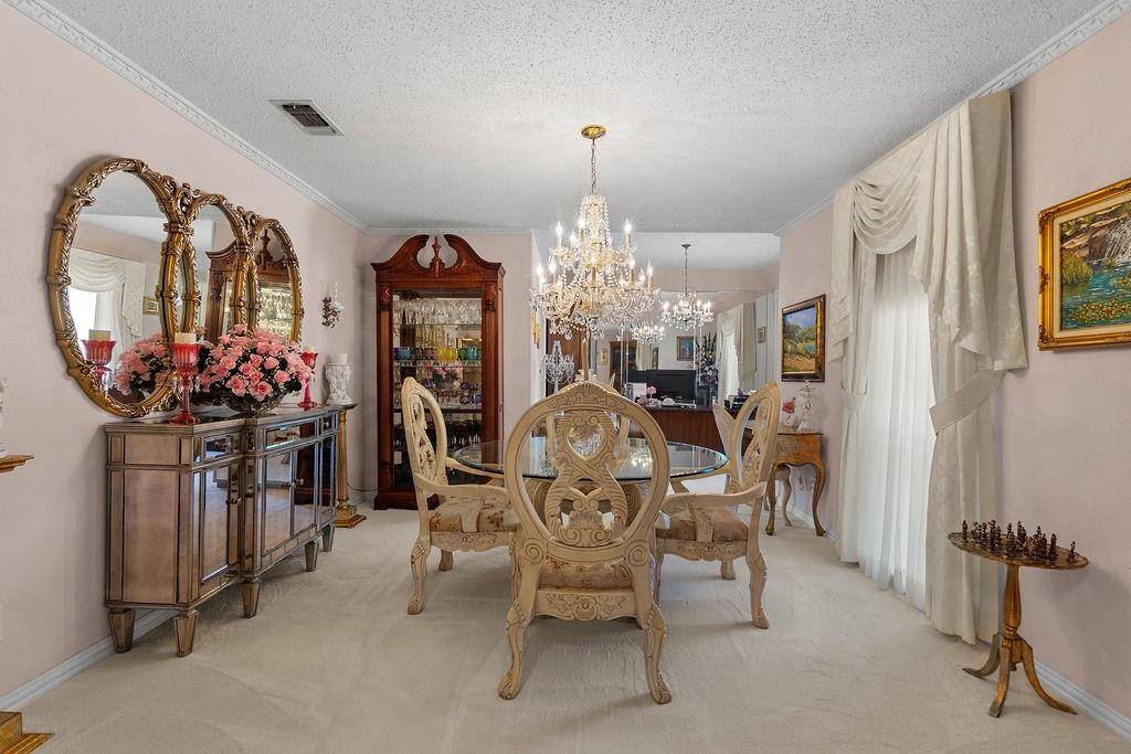 109 Oak Forest Trail, Euless, TX 76039