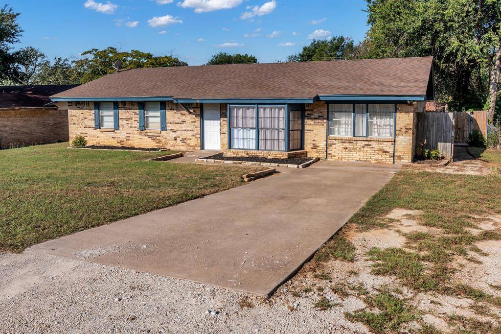 212 Mountain View Drive, Azle, TX 76020