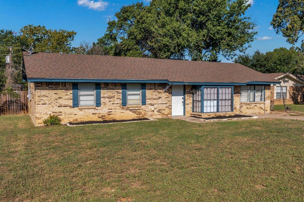 212 Mountain View Drive, Azle, TX 76020